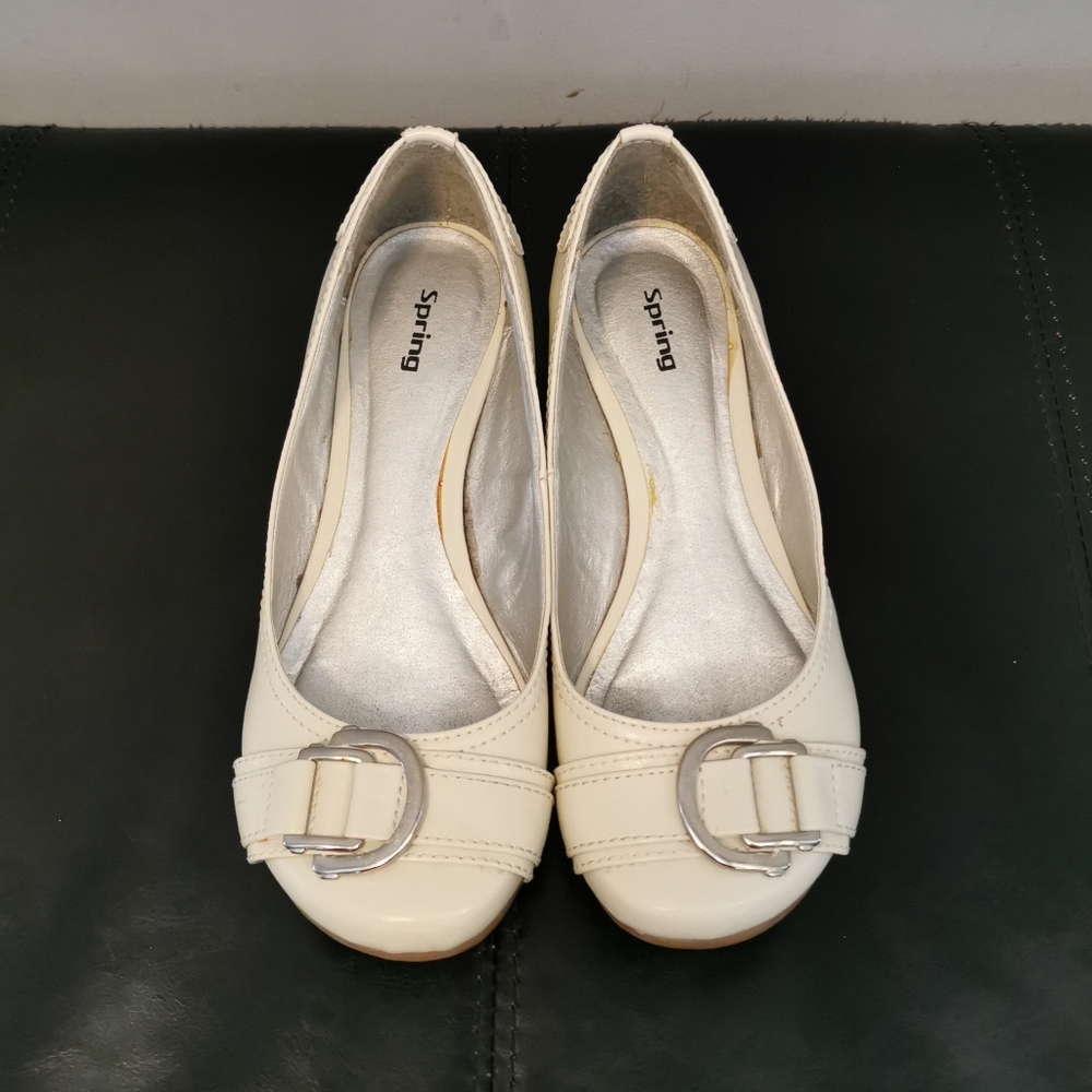 Spring brand flats with buckle